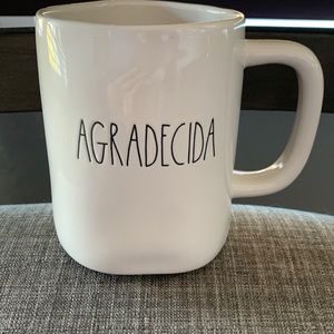 Rae Dunn Agradecida mug - new
